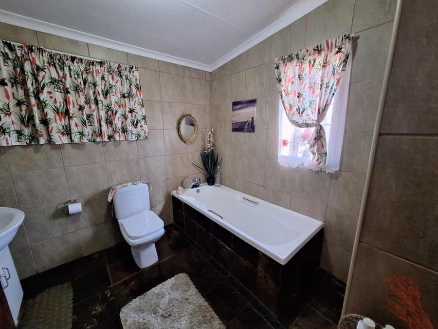 4 Bedroom Property for Sale in Sasolburg Ext 4 Free State